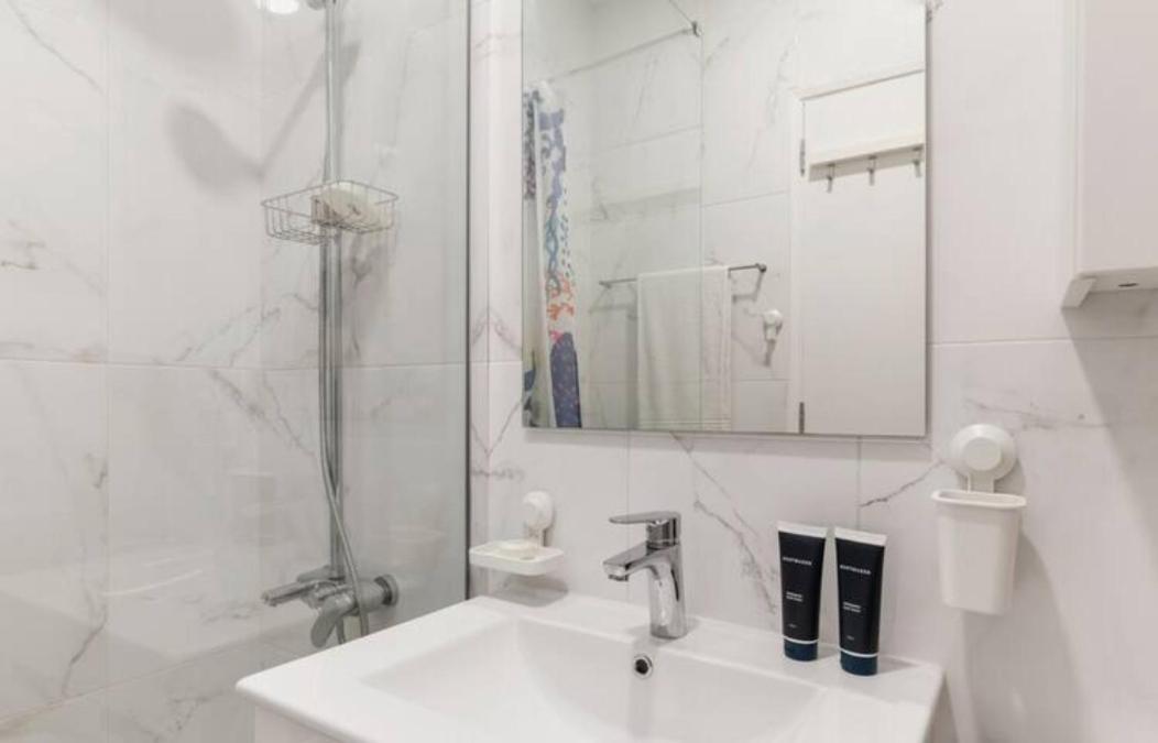 Beautiful 1 Bedroom Apartment Near Benfica Lisbona Esterno foto