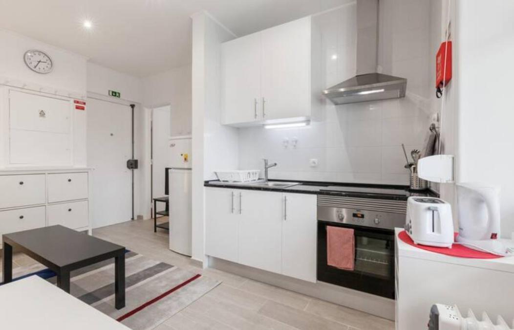 Beautiful 1 Bedroom Apartment Near Benfica Lisbona Esterno foto