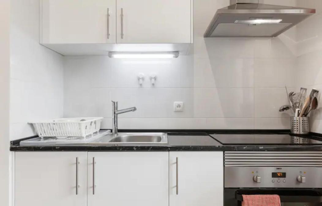 Beautiful 1 Bedroom Apartment Near Benfica Lisbona Esterno foto
